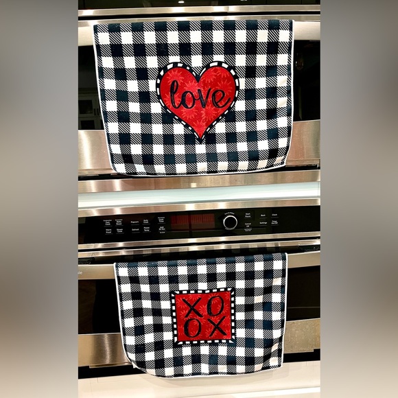NIP SET of 2 Towels-heart & XOXO kitchen/bathroom - Picture 2 of 7